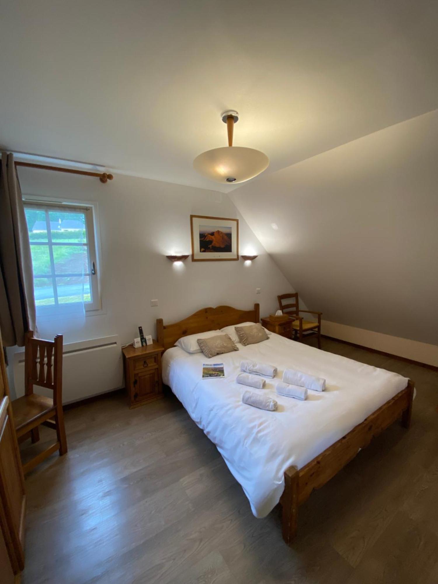 Logis Hotel Restaurant Auberge Du Bougnat Saint-Victor-la-Riviere Bagian luar foto