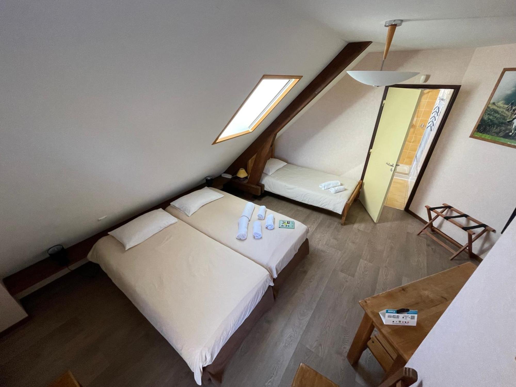 Logis Hotel Restaurant Auberge Du Bougnat Saint-Victor-la-Riviere Bagian luar foto
