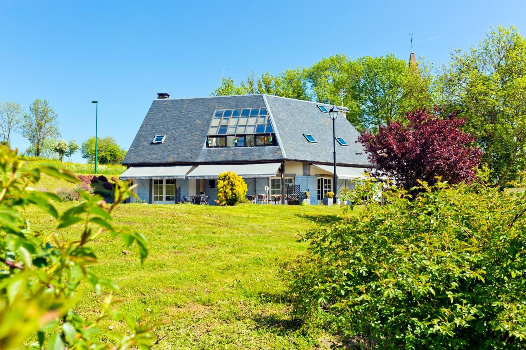 Logis Hotel Restaurant Auberge Du Bougnat Saint-Victor-la-Riviere Bagian luar foto