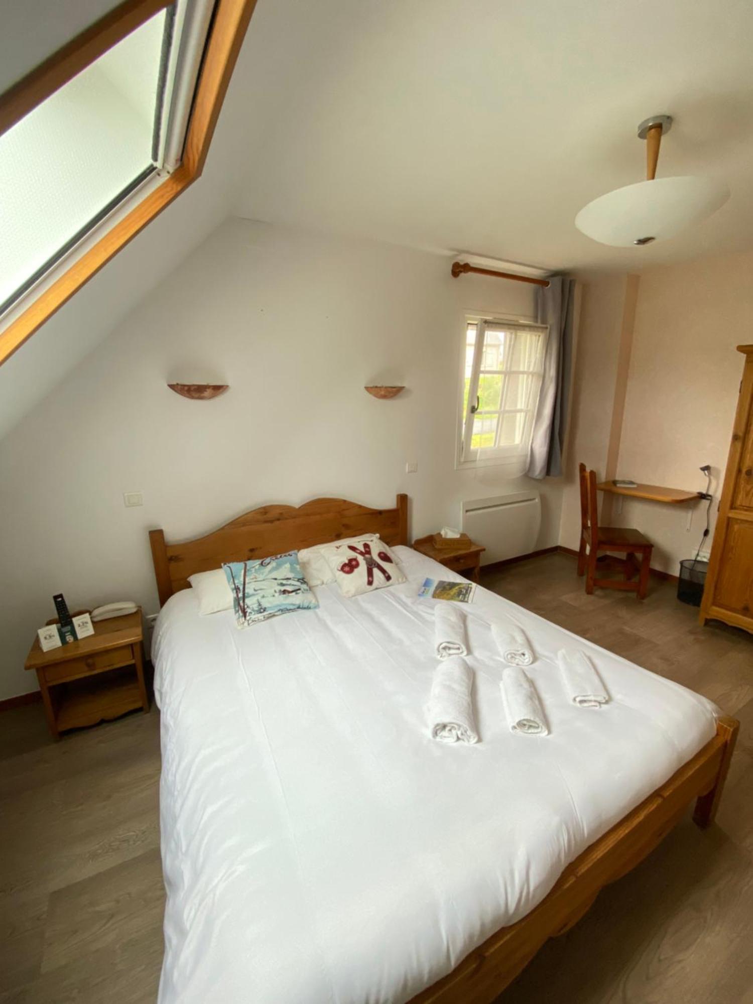 Logis Hotel Restaurant Auberge Du Bougnat Saint-Victor-la-Riviere Bagian luar foto